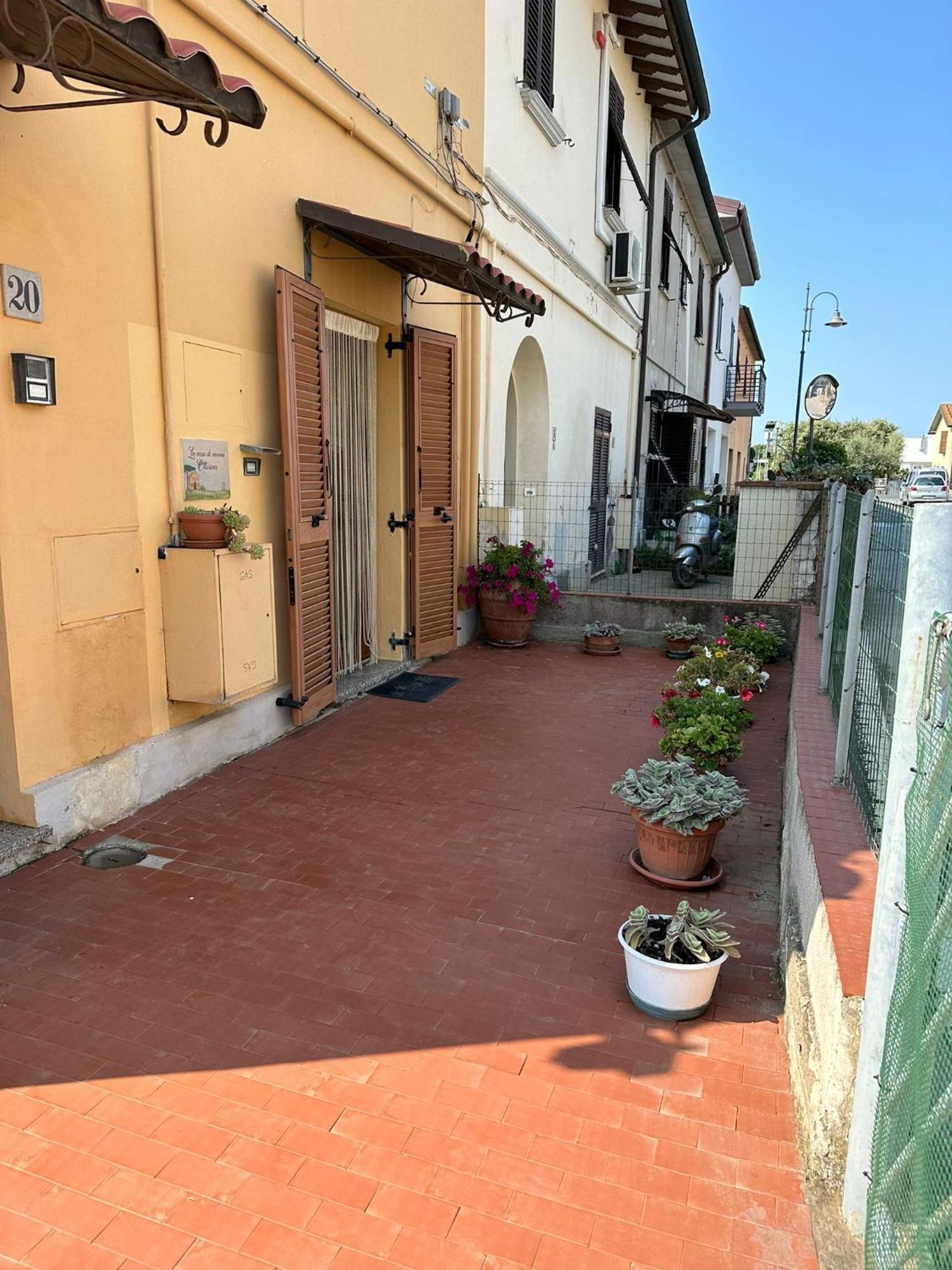 La Casa Di Nonna Ottorina Lägenhet Venturina Terme Exteriör bild
