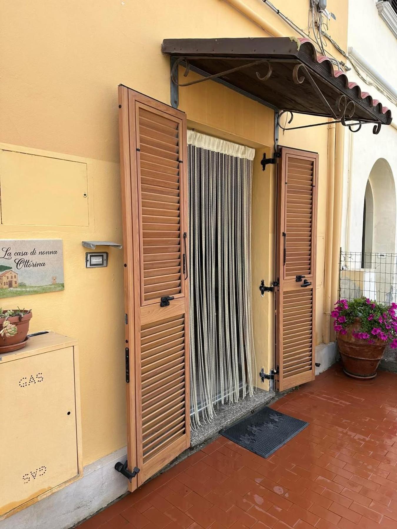 La Casa Di Nonna Ottorina Lägenhet Venturina Terme Exteriör bild